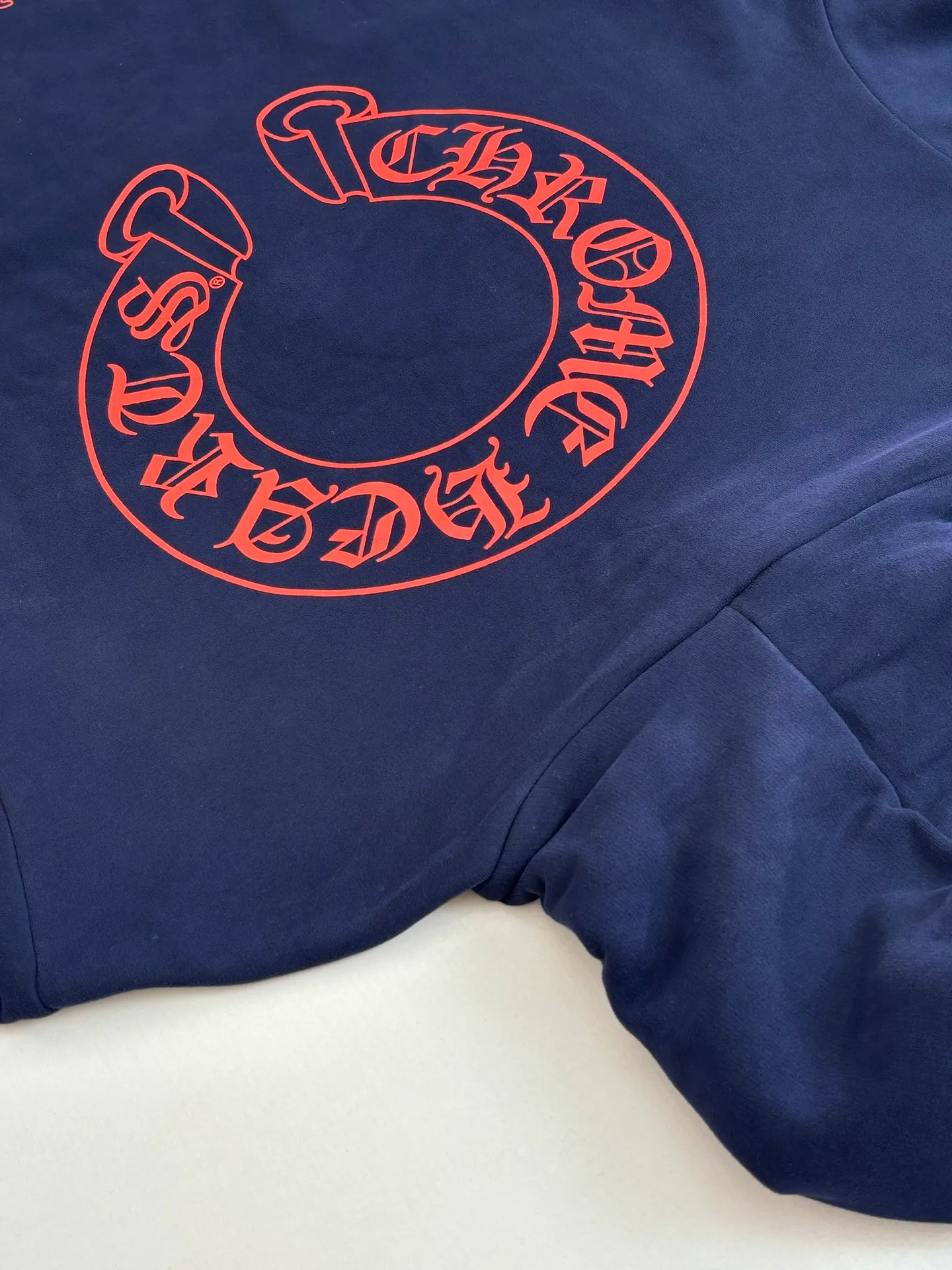 P440 Chrome Heart*/Chrome Heart Horseshoe printed hooded sweatshirt, Australian velvet satin technical cotton, using glue printing. The printing has been modified by the film screen three times. The fabrics have been washed and have a better hand feel. Not easy to deform, not easy to shrink, not easy to fade. Size: S/M/L/XL